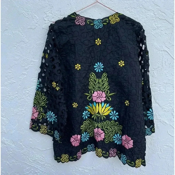 International Apparel Mart Womens Embroidered Floral Top Blouse Black Sz Small - Picture 10 of 11